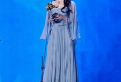 娱乐爆料赵丽颖换造型师,华丽蜕变惊艳亮相！