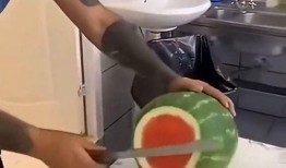 国外小伙免费吃瓜,揭秘异国风情美食之旅