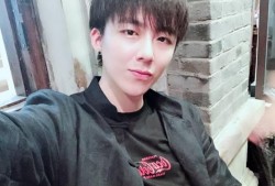 抖音男扮女的网红吃瓜,揭秘网络红人的真实生活